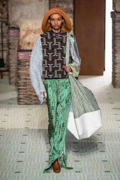 Look 48